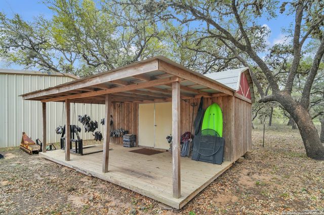 2112 Eichman Rd, Poteet, TX 78065