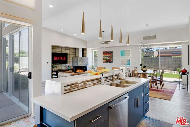 1090 Azure Court, Palm Springs, CA 92262