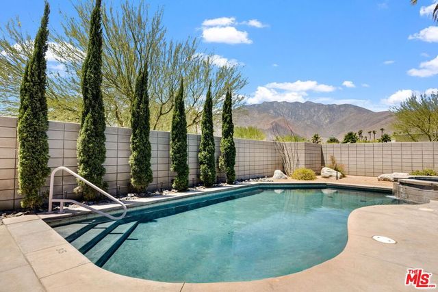 1090 Azure Court, Palm Springs, CA 92262