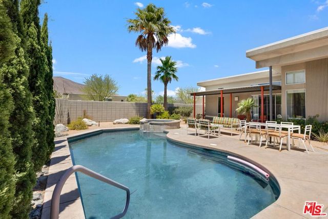 1090 Azure Court, Palm Springs, CA 92262