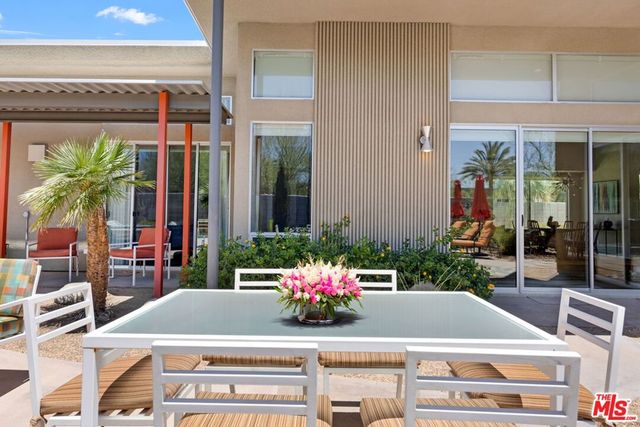 1090 Azure Court, Palm Springs, CA 92262