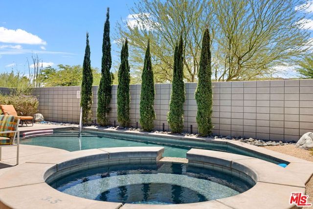1090 Azure Court, Palm Springs, CA 92262