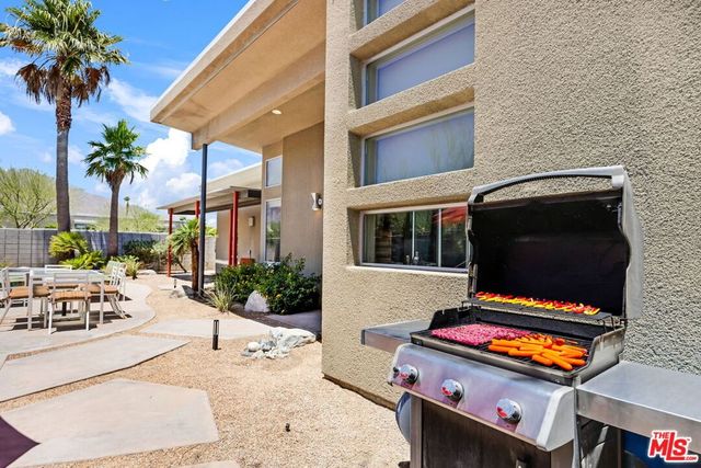 1090 Azure Court, Palm Springs, CA 92262