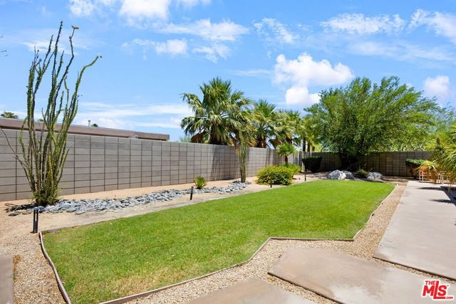 1090 Azure Court, Palm Springs, CA 92262