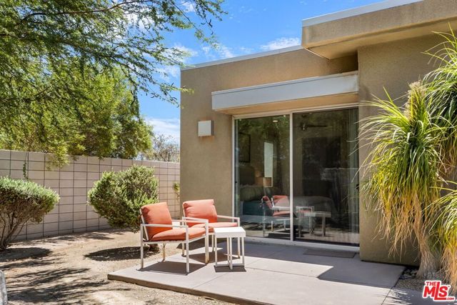 1090 Azure Court, Palm Springs, CA 92262