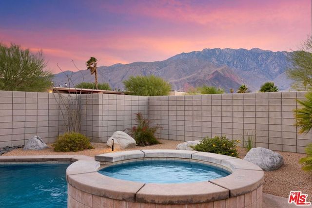 1090 Azure Court, Palm Springs, CA 92262