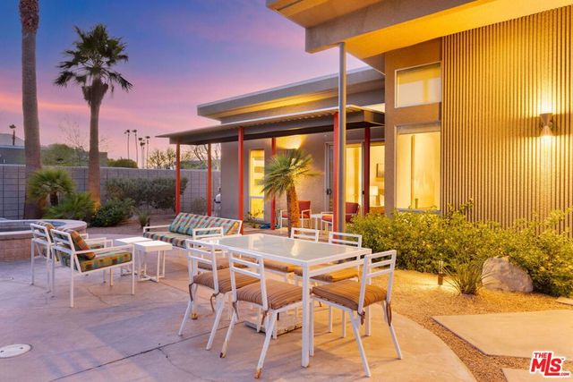 1090 Azure Court, Palm Springs, CA 92262