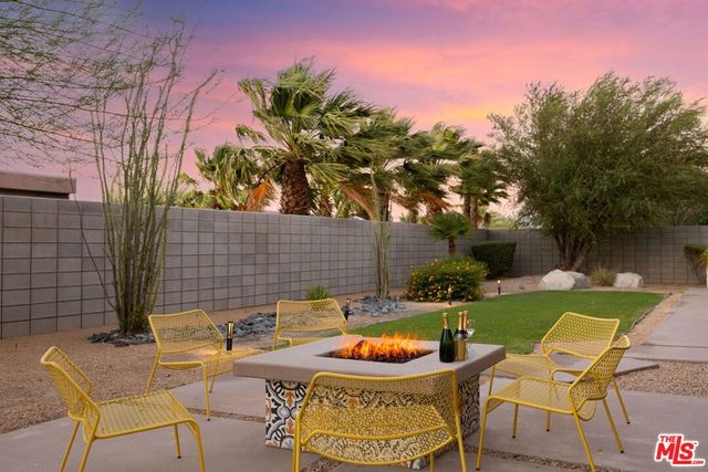 1090 Azure Court, Palm Springs, CA 92262