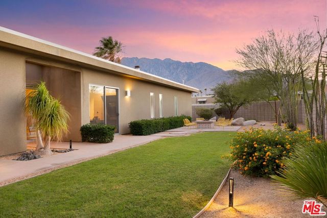 1090 Azure Court, Palm Springs, CA 92262