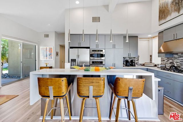 1090 Azure Court, Palm Springs, CA 92262