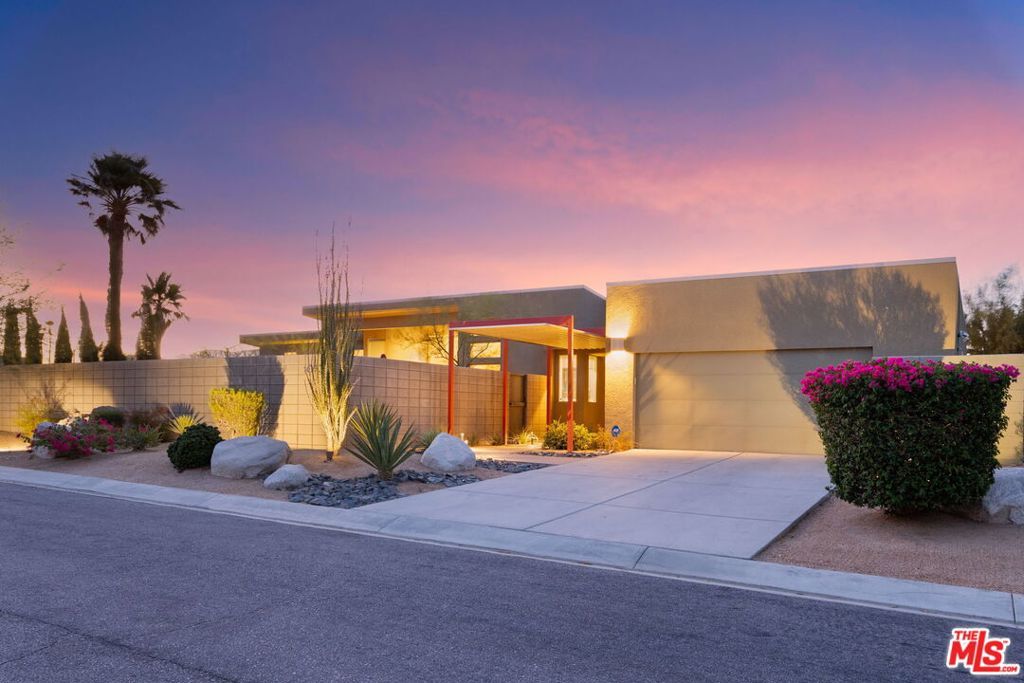 1090 Azure Court, Palm Springs, CA 92262