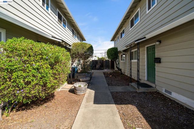 19423 19425 Greenwood Dr, Cupertino, CA 95014