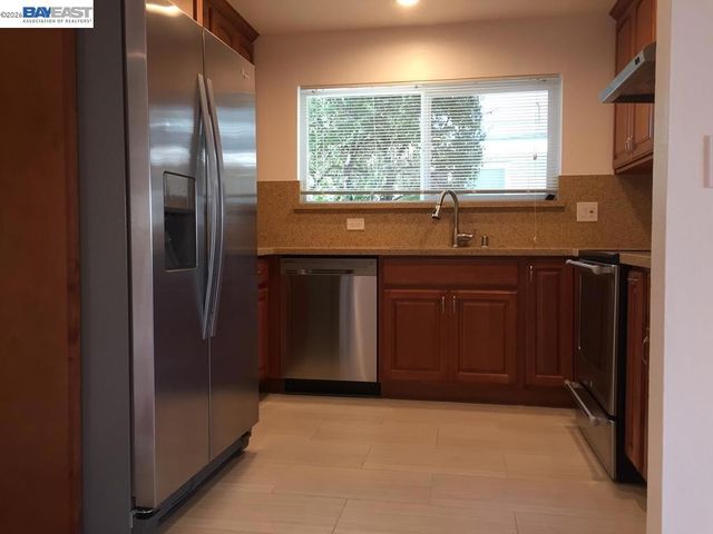 19423 19425 Greenwood Dr, Cupertino, CA 95014