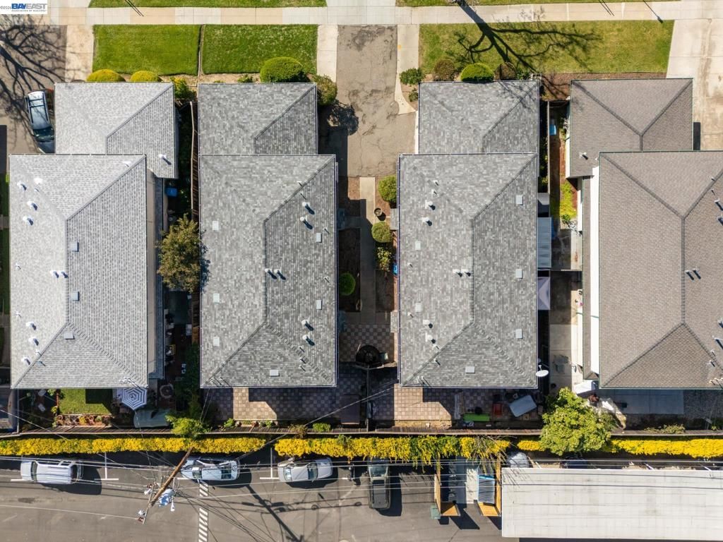 Image 16 of property listing at 19423 19425 Greenwood Dr, Cupertino, CA 95014