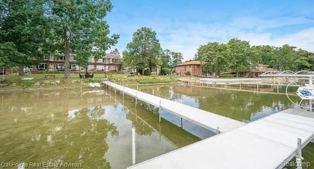 5375 Cooley Lake Road 2, Waterford, MI 48327