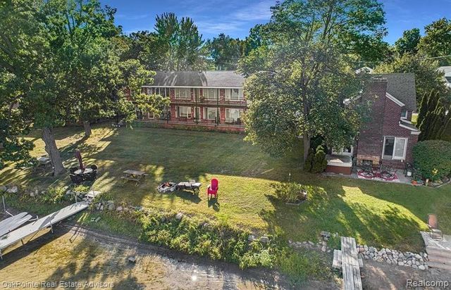 5375 Cooley Lake Road 2, Waterford, MI 48327