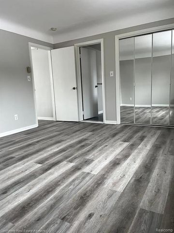 5375 Cooley Lake Road 2, Waterford, MI 48327