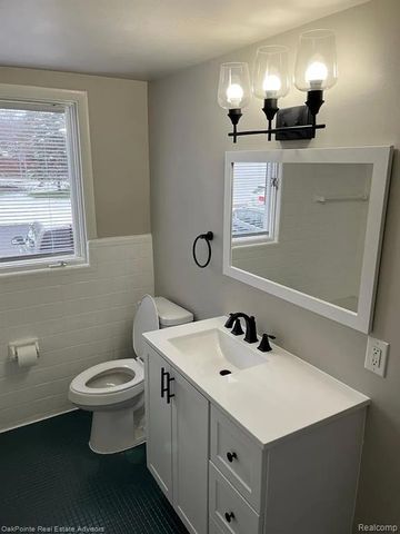 5375 Cooley Lake Road 2, Waterford, MI 48327