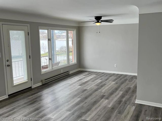 5375 Cooley Lake Road 2, Waterford, MI 48327