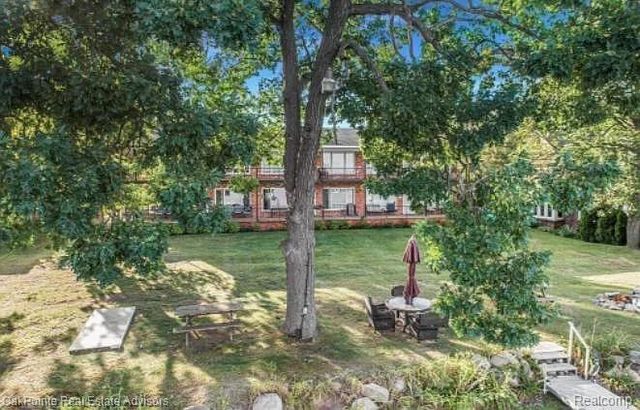 5375 Cooley Lake Road 2, Waterford, MI 48327