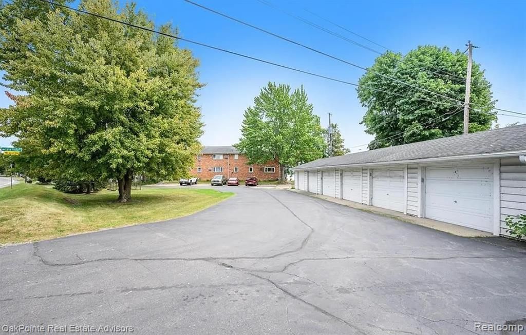 5375 Cooley Lake Road 2, Waterford, MI 48327