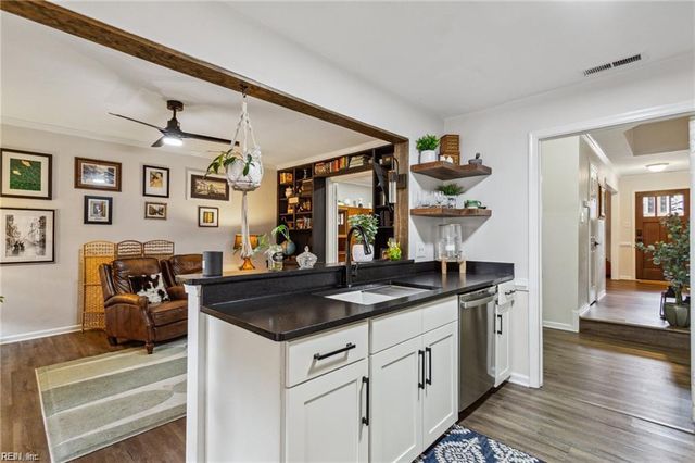 1028 Tottenham LN, Virginia Beach, VA 23454
