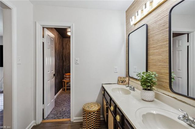 1028 Tottenham LN, Virginia Beach, VA 23454