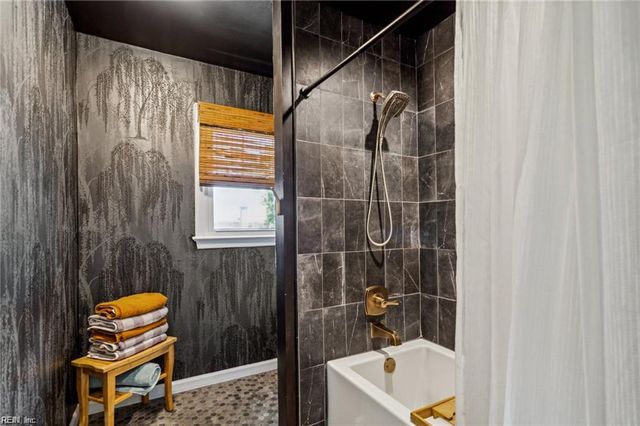 1028 Tottenham LN, Virginia Beach, VA 23454