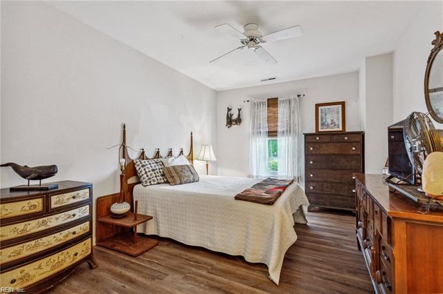 1028 Tottenham LN, Virginia Beach, VA 23454