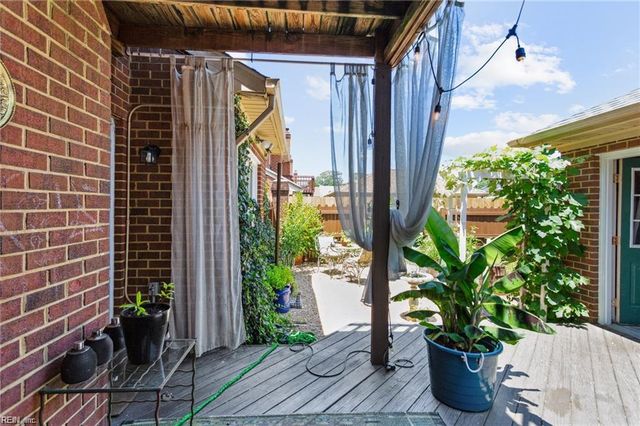 1028 Tottenham LN, Virginia Beach, VA 23454