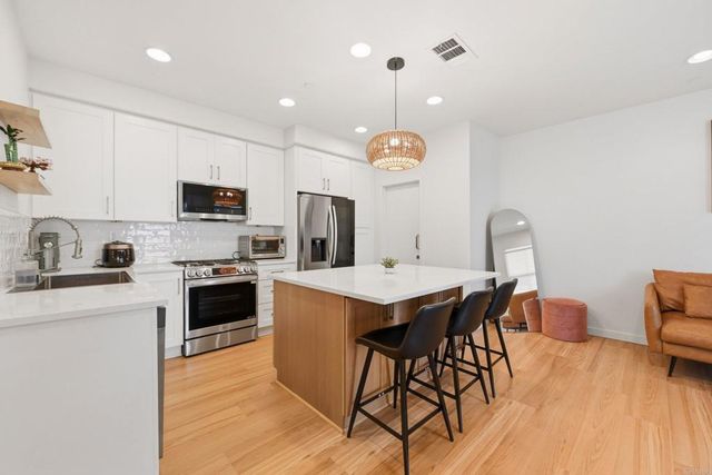 2203 Indus Way, San Marcos, CA 92078