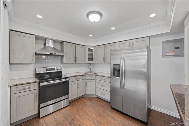 56-25 226 Street 3rd Floor, Oakland Gardens, NY 11364