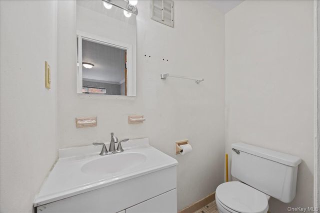 56-25 226 Street 3rd Floor, Oakland Gardens, NY 11364