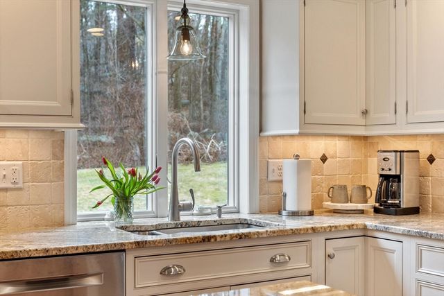 18 Heather Drive, Westford, MA 01886