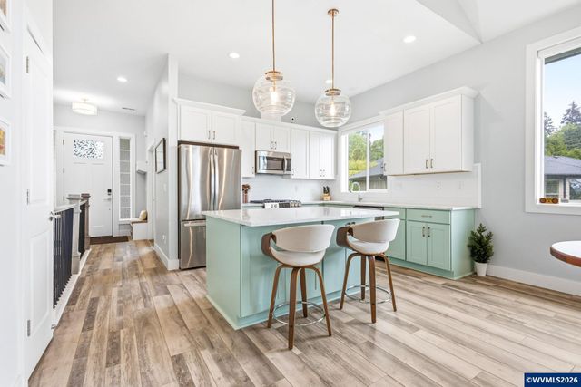 1372 Overview St NW, Salem, OR 97304
