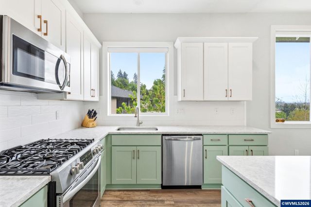1372 Overview St NW, Salem, OR 97304
