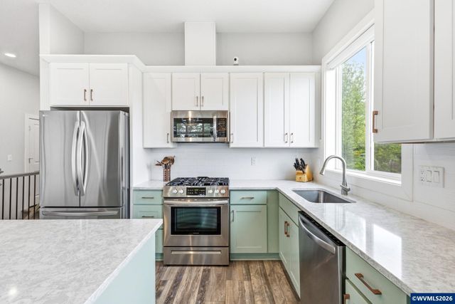 1372 Overview St NW, Salem, OR 97304