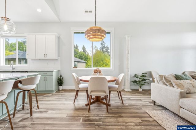 1372 Overview St NW, Salem, OR 97304