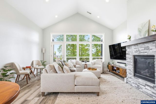 1372 Overview St NW, Salem, OR 97304