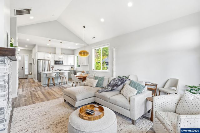 1372 Overview St NW, Salem, OR 97304