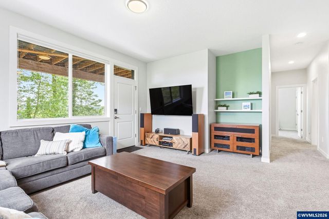 1372 Overview St NW, Salem, OR 97304