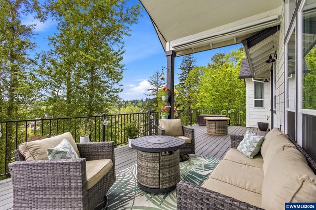 1372 Overview St NW, Salem, OR 97304