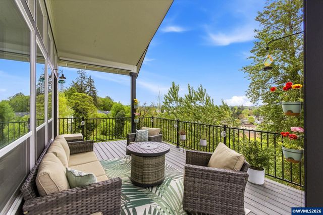 1372 Overview St NW, Salem, OR 97304