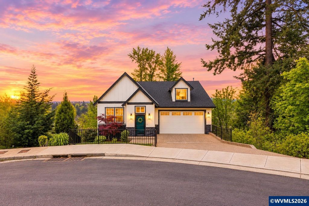 1372 Overview St NW, Salem, OR 97304