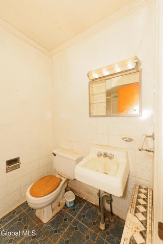 123 Hagaman Avenue, Amsterdam, NY 12010