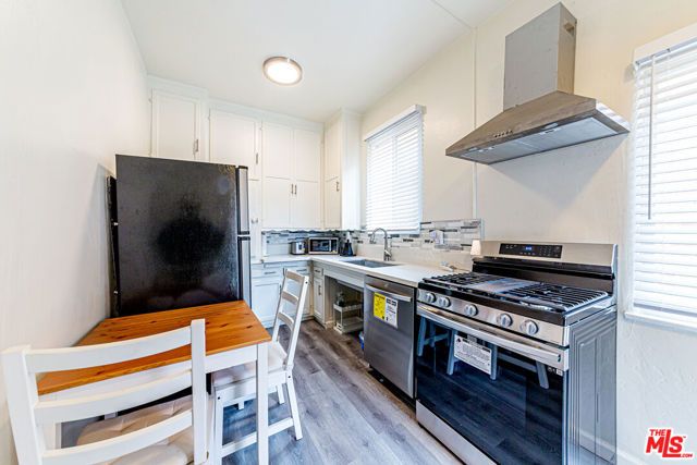 1251 S Wilton Place, Los Angeles, CA 90019