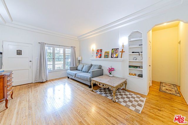 1251 S Wilton Place, Los Angeles, CA 90019