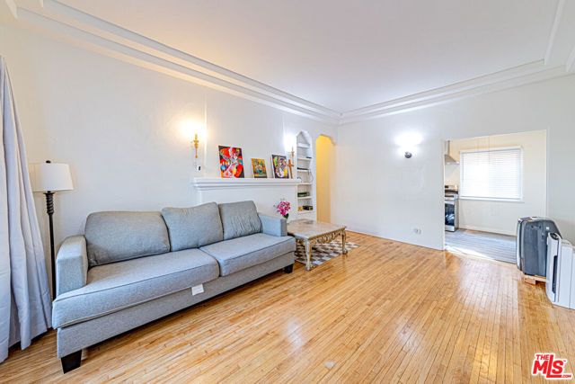 1251 S Wilton Place, Los Angeles, CA 90019