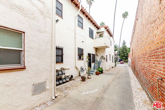 1251 S Wilton Place, Los Angeles, CA 90019