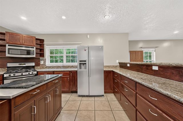 11232 Kentucky Oaks Drive, Conroe, TX 77304